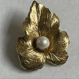 Sarah Coventry Gold Metallic Tone Leaf Pearl Pin Brooch Gift Present Tropical